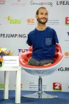jlALiY5fzWA.webp